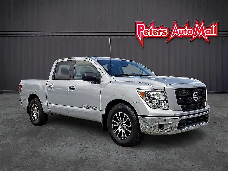 2020 Nissan Titan SV 2WD Crew Cab's photo