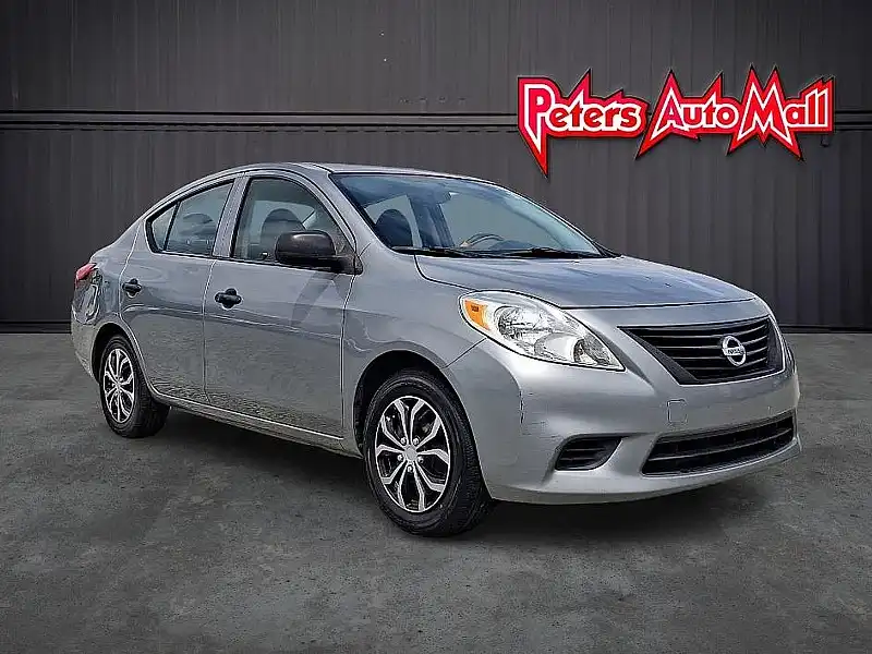 2014 Nissan Versa 1.6 S AT's photo