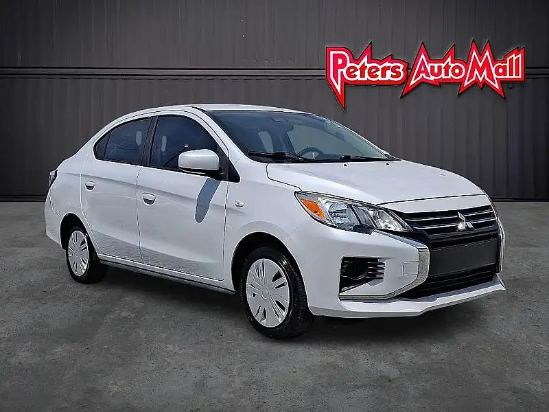 2022 Mitsubishi Mirage ES's photo
