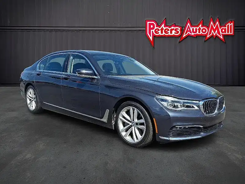 2018 BMW 7 Series 750i's photo