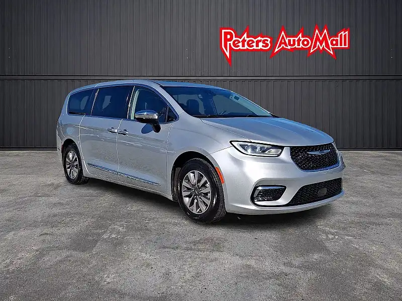 2023 Chrysler Pacifica Hybrid Limited's photo