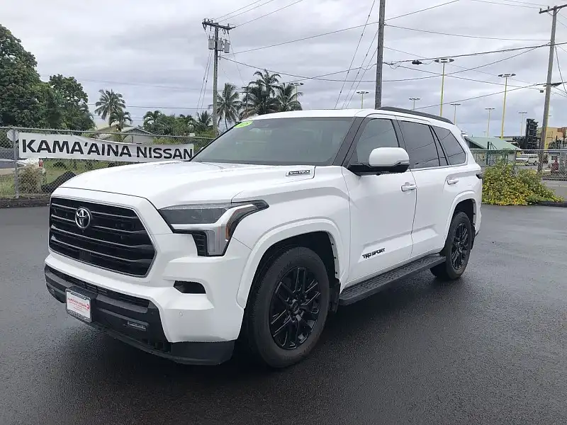 2025 Toyota Sequoia SR5 4WD i-FORCE MAX Hybrid's photo