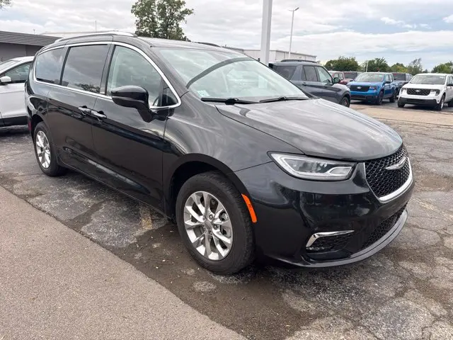 2021 Chrysler Pacifica Touring L photo 4