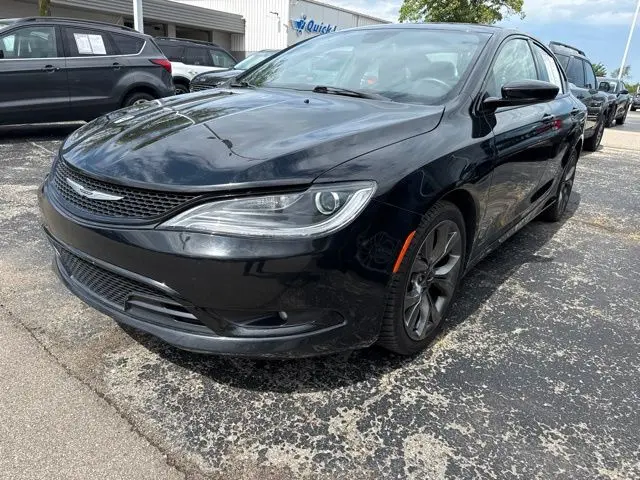 2016 Chrysler 200 S AWD photo 3