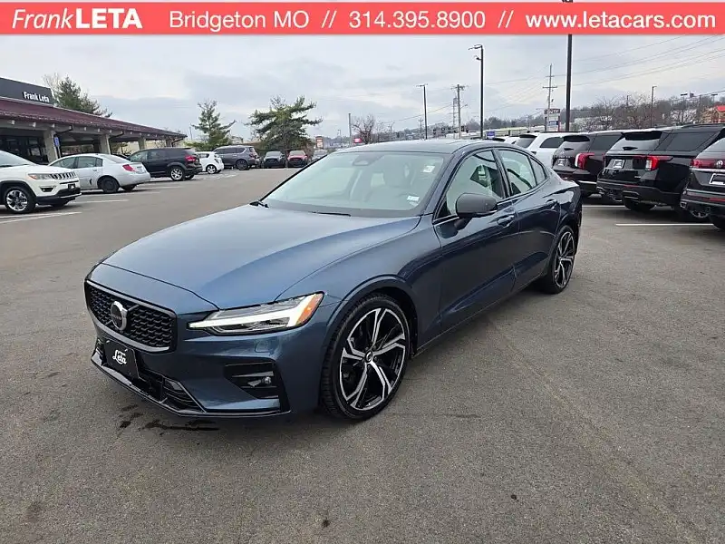 2024 Volvo S60 B5 Plus Dark Theme's photo