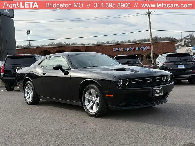2023 Dodge Challenger SXT Auto photo 1