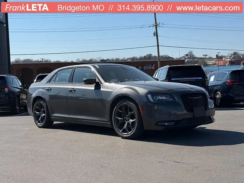 2022 Chrysler 300 S's photo