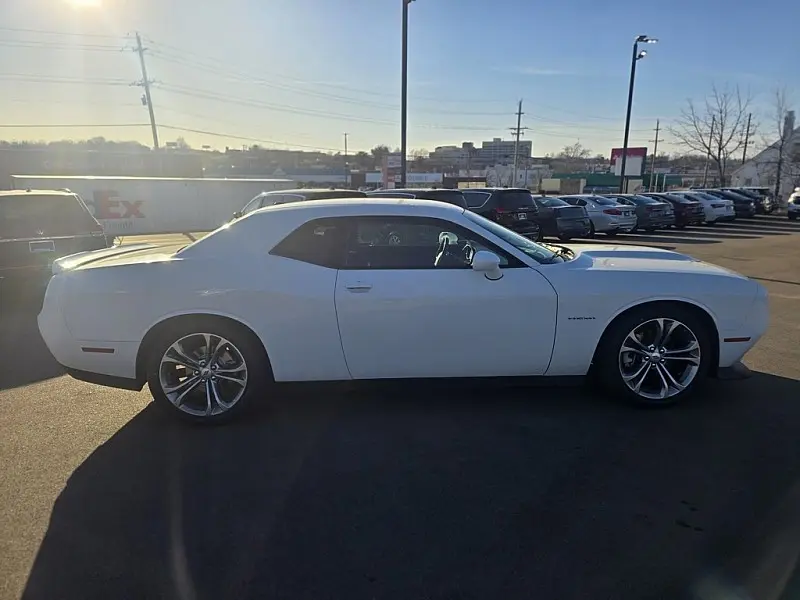 2021 Dodge Challenger R/T photo 4