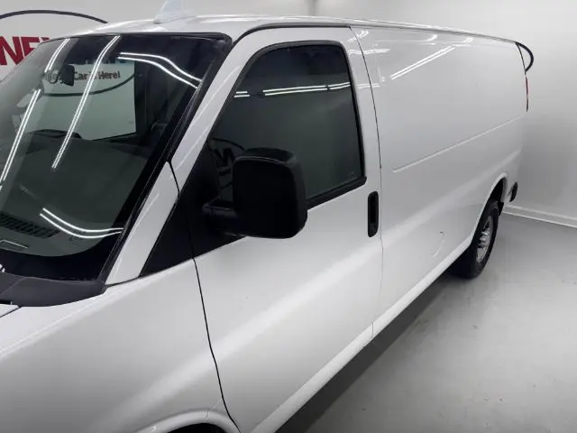 2017 Chevrolet Express 2500 Work Van HD photo 4