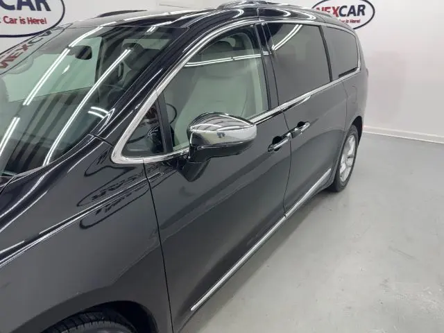 2020 Chrysler Pacifica Limited photo 4