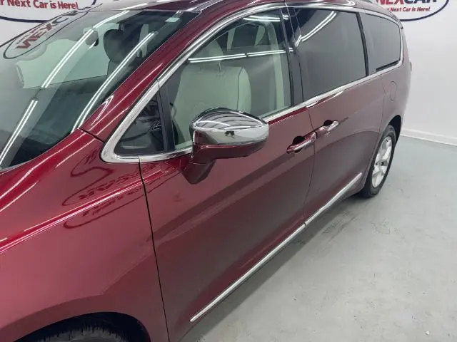 2020 Chrysler Pacifica Limited photo 4