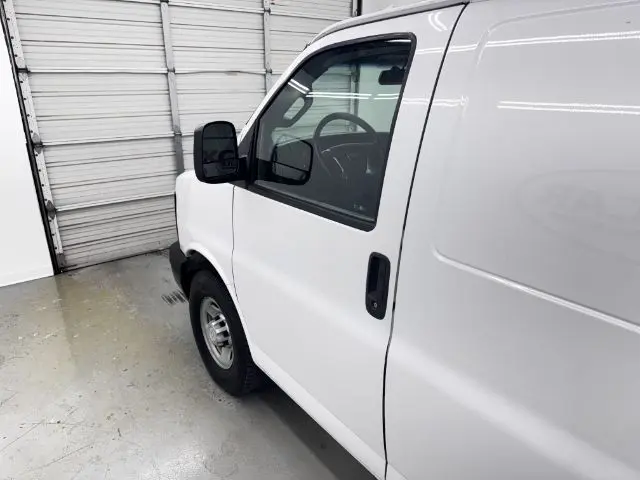 2017 Chevrolet Express 2500 Work Van HD photo 5