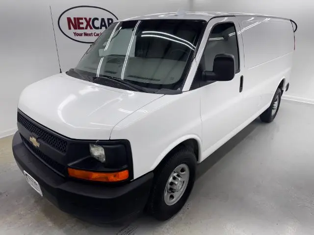 2017 Chevrolet Express 2500 Work Van HD photo 3