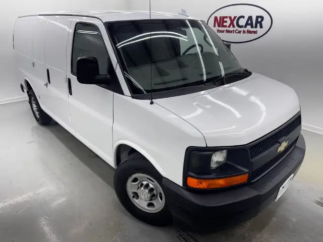 2017 Chevrolet Express 2500 Work Van HD photo 1