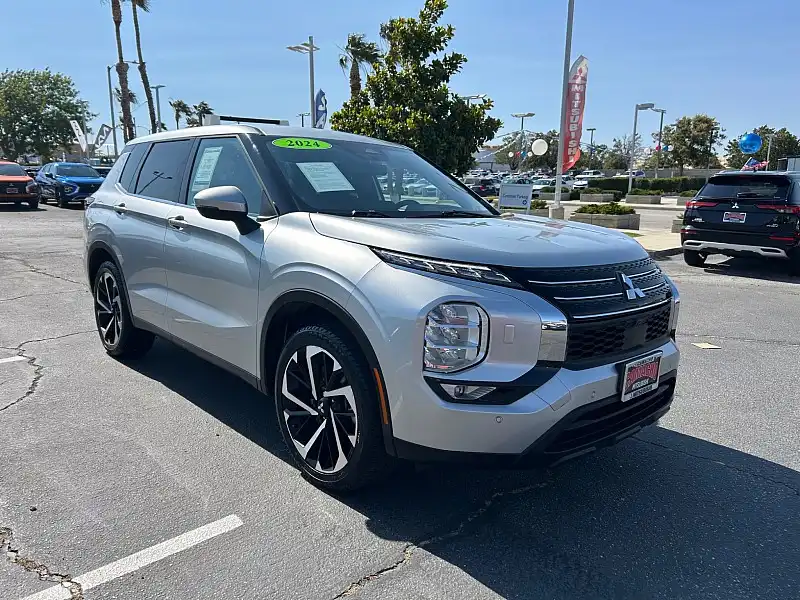 2024 Mitsubishi Outlander SE S-AWC's photo
