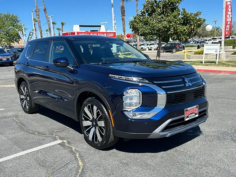 2026 Mitsubishi Outlander SE FWD's photo