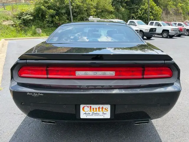 2014 Dodge Challenger SXT Plus photo 5