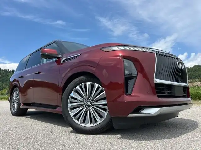 2025 INFINITI QX80 Sensory 4WD's photo