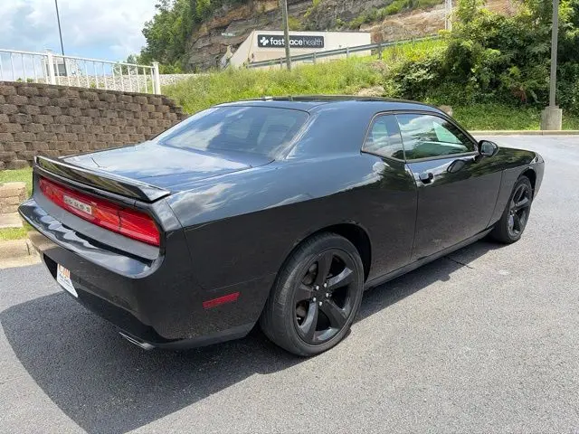 2014 Dodge Challenger SXT Plus photo 4