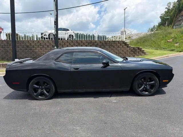 2014 Dodge Challenger SXT Plus photo 3