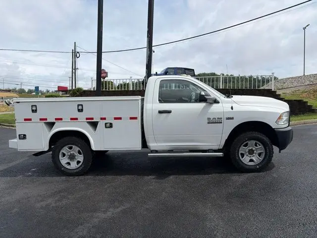 2015 RAM 3500 Tradesman 4X4 Regular cab photo 3