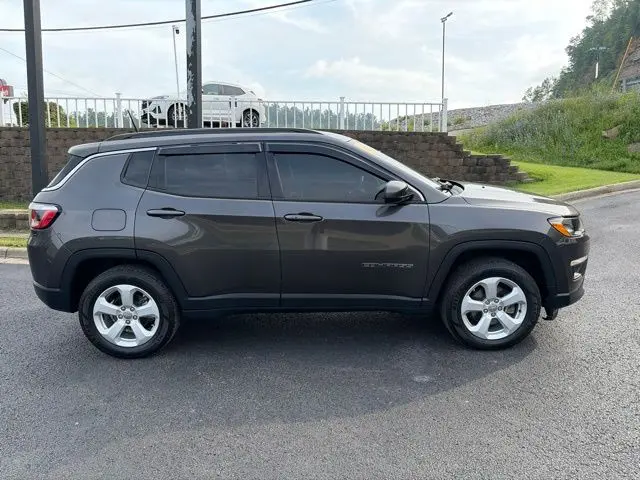 2018 Jeep Compass Latitude 4X4 photo 3