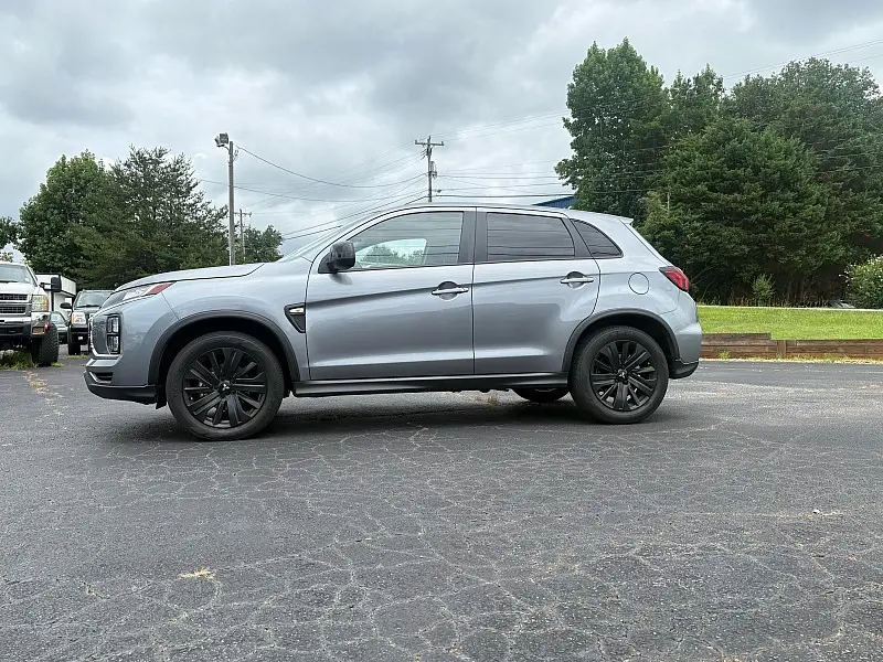 2024 Mitsubishi Outlander Sport 2.0 LE AWC CVT photo 3