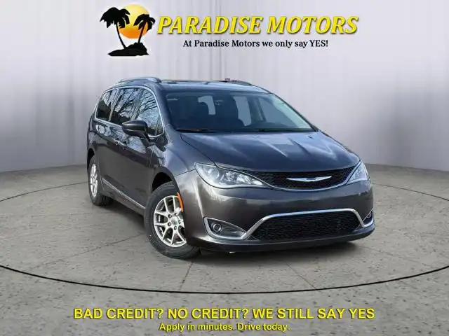 2017 Chrysler Pacifica Touring-L Plus's photo