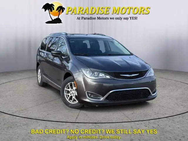 2017 Chrysler Pacifica Touring-L Plus photo 1