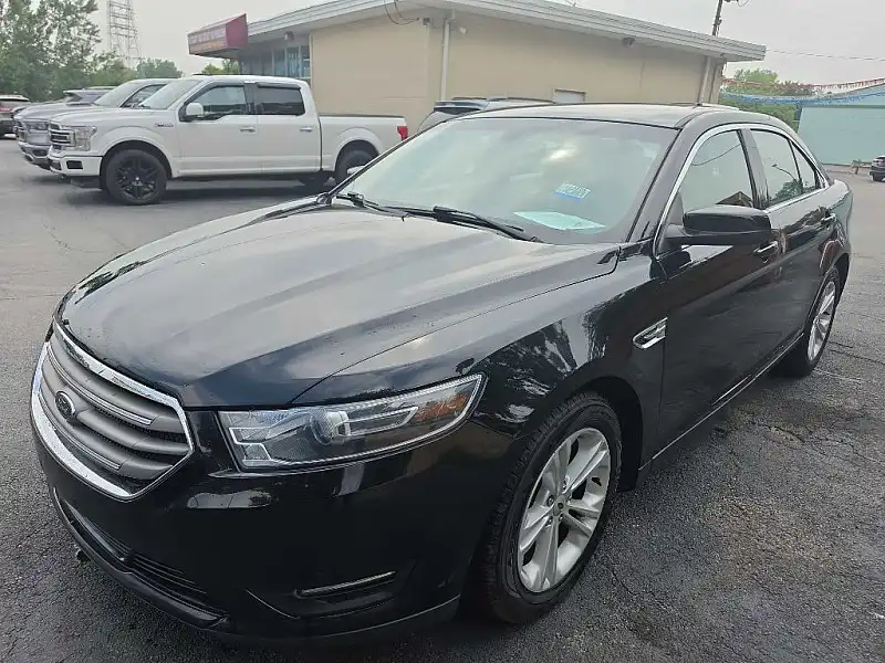 2018 Ford Taurus SEL FWD's photo