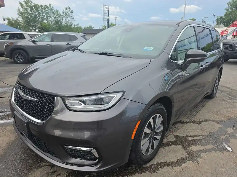 2022 Chrysler Pacifica Hybrid Touring L Hybrid's photo