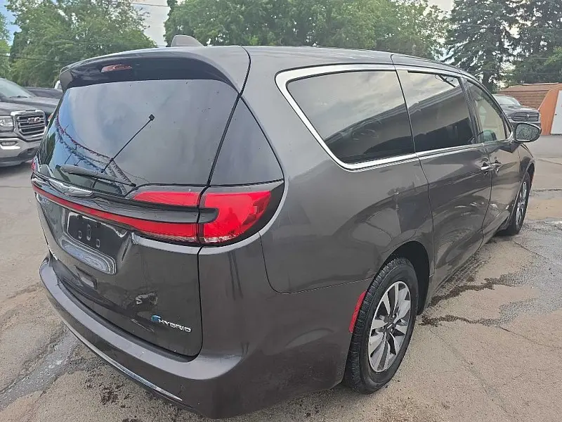 2022 Chrysler Pacifica Hybrid Touring L photo 5