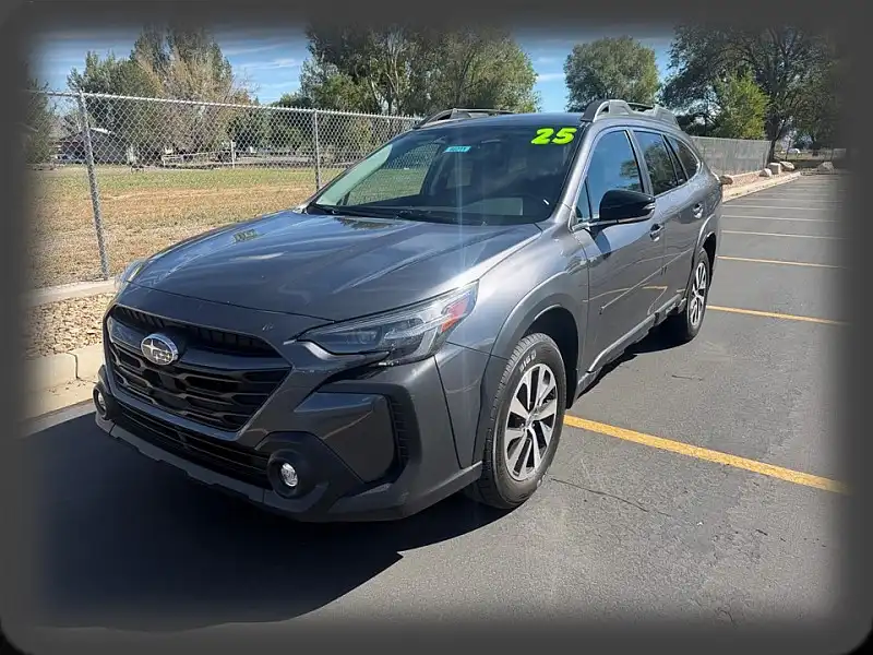 2025 Subaru Outback Premium's photo