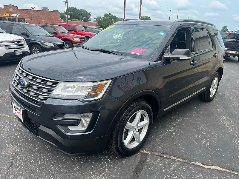 2017 Ford Explorer XLT 4WD photo 4