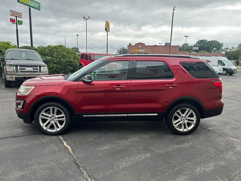 2017 Ford Explorer XLT 4WD photo 5