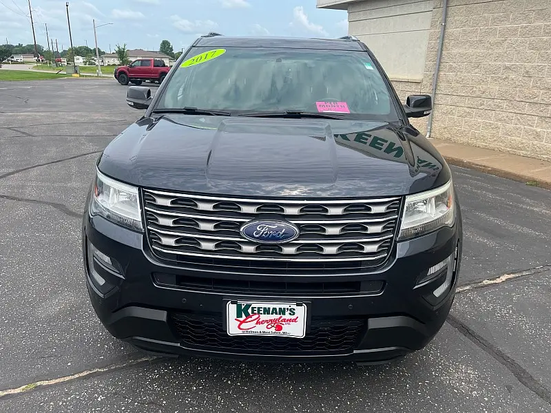 2017 Ford Explorer XLT 4WD photo 3
