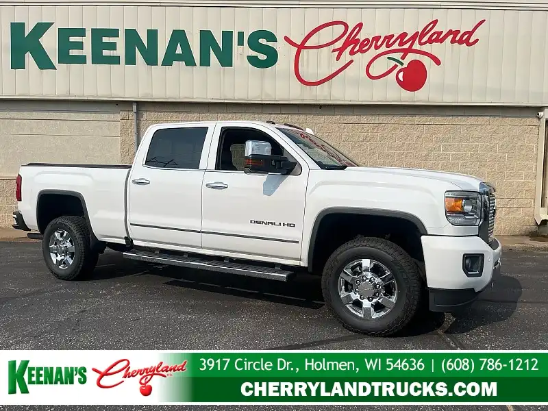 2017 GMC Sierra 4WD Crew Cab Standard Box Denali's photo