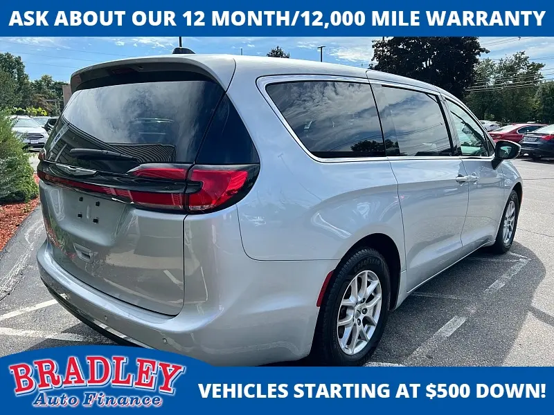 2023 Chrysler Pacifica Touring photo 5
