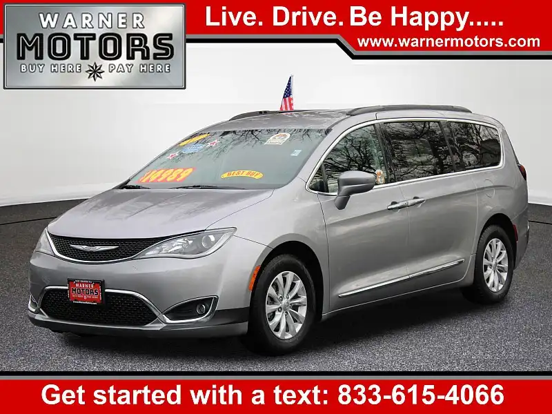 2017 Chrysler Pacifica Touring-L's photo