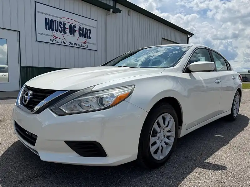 2016 Nissan Altima 2.5 S's photo