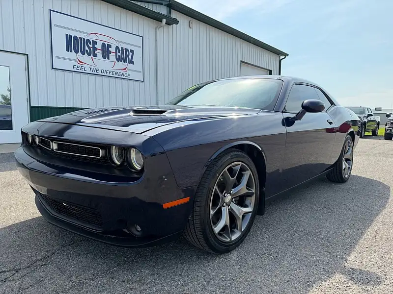 2016 Dodge Challenger SXT photo 1