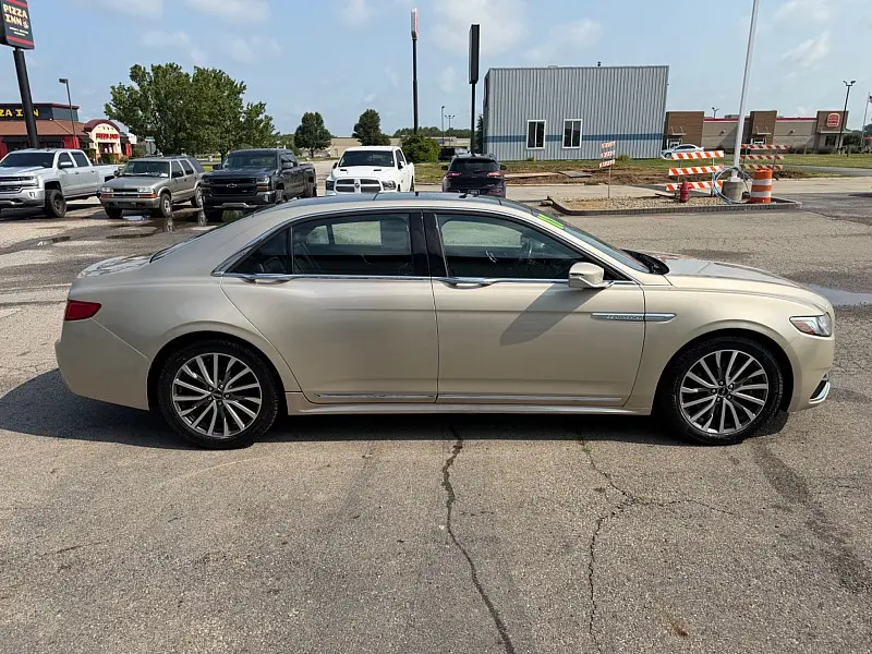 2017 Lincoln Continental Select AWD photo 4