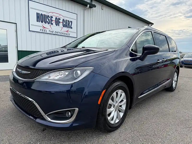 2018 Chrysler Pacifica Touring L Plus's photo