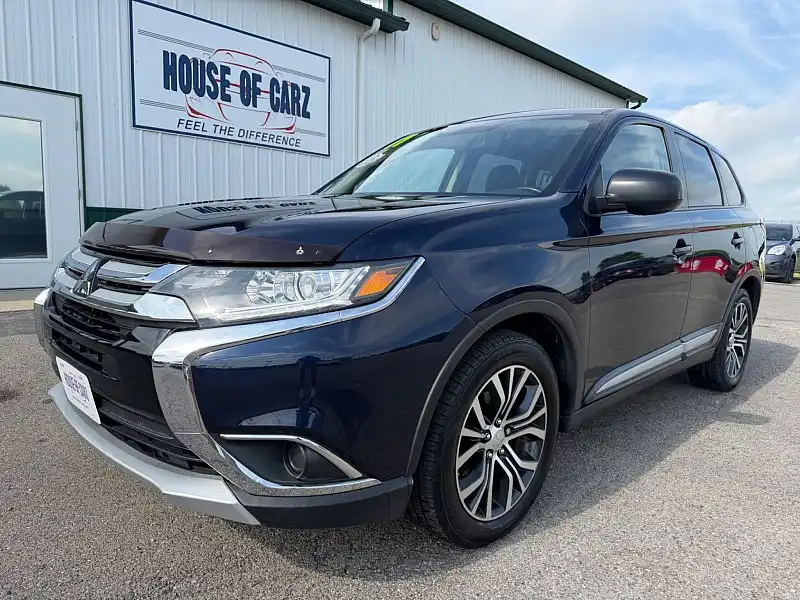 2017 Mitsubishi Outlander ES FWD's photo