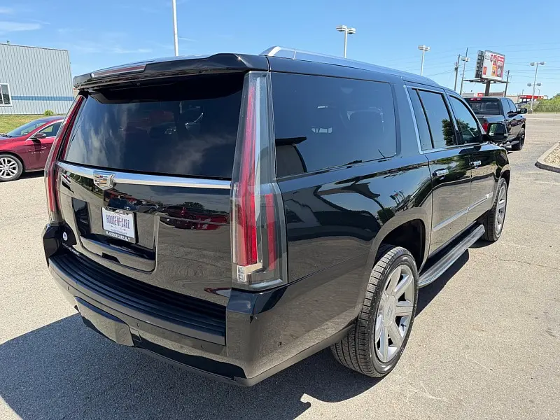 2017 Cadillac Escalade ESV Luxury AWD photo 5