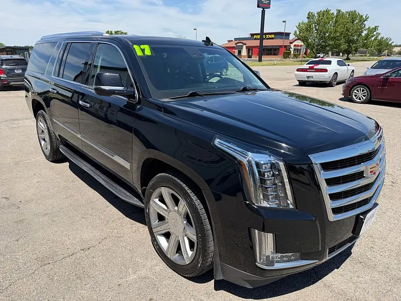 2017 Cadillac Escalade ESV Luxury AWD photo 3
