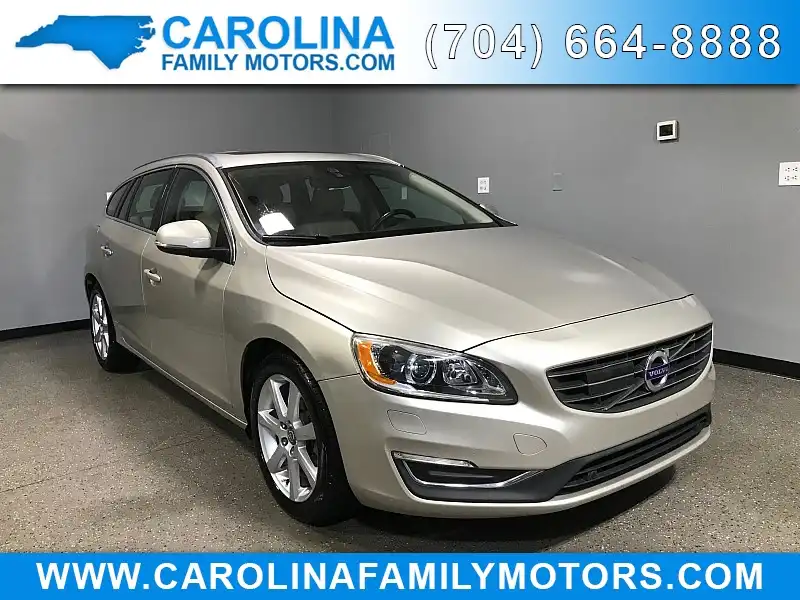 2017 Volvo V60 T5 FWD Platinum's photo