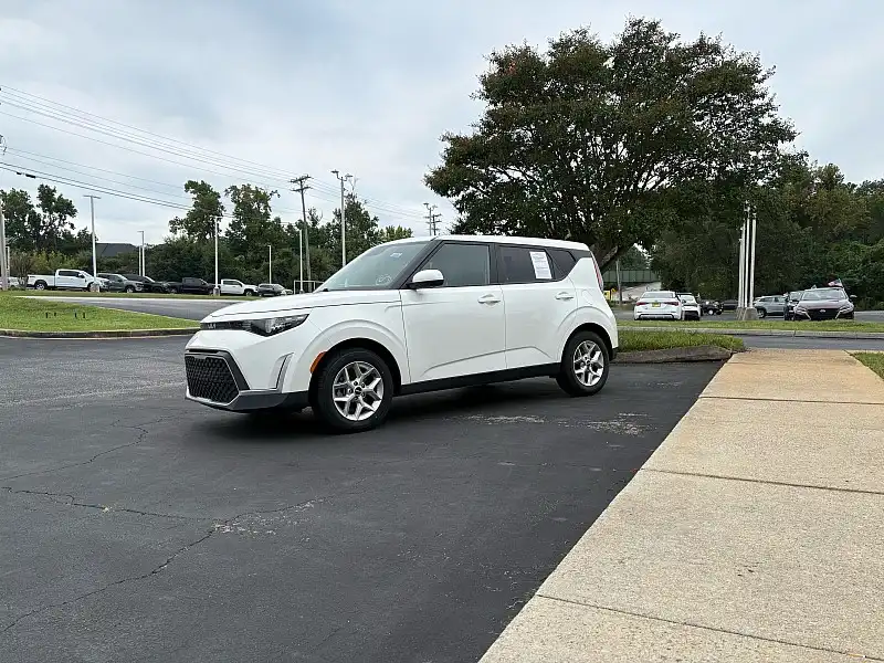 2025 Kia Soul 2.0 LX IVT's photo