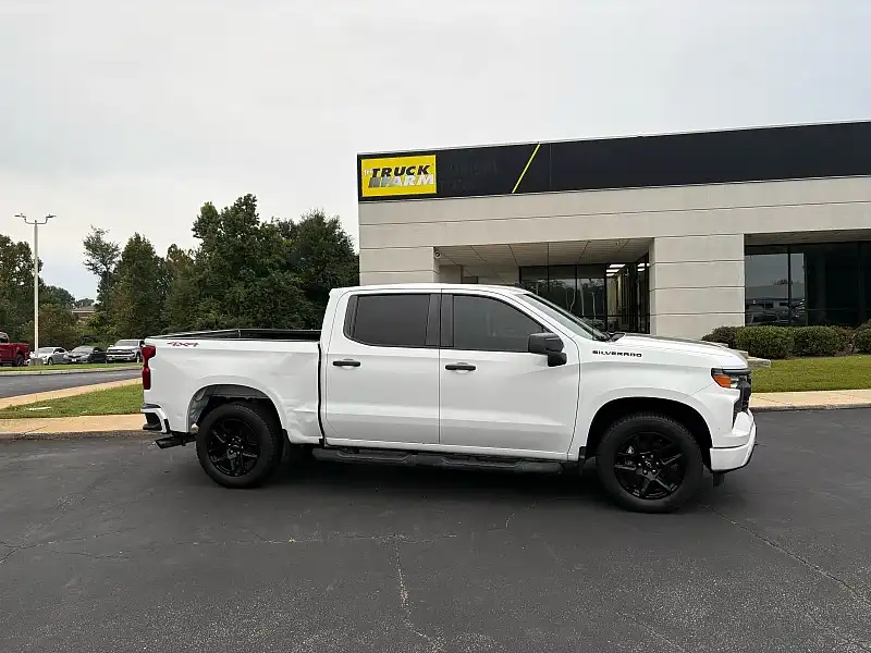 2022 Chevrolet Silverado 1500 Custom 4WD Crew Cab Short Box's photo