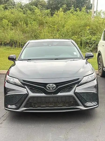 2024 Toyota Camry SE's photo